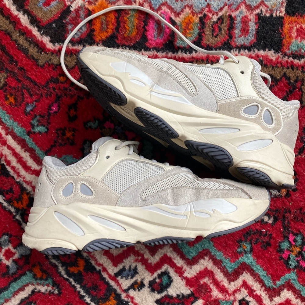 SOLD Yeezy 700 Analog sz 8